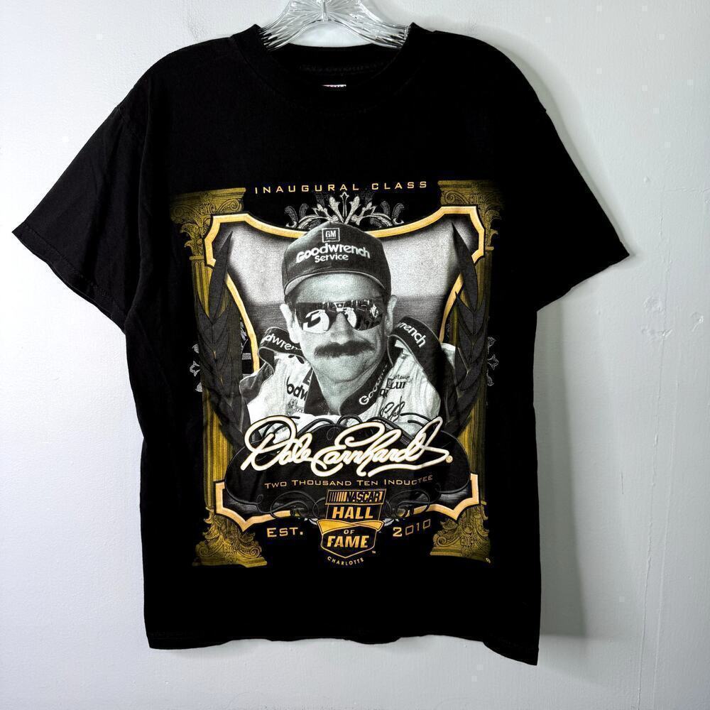 Dale Earnhardt NASCAR 2010 Inagural Class Hall of Fame Graphic T-Shirt Men's M